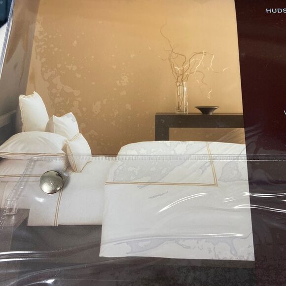 HUDSON PARK COLLECTION Italian Linens King Bedskirt 100% Cotton - Picture 4 of 5